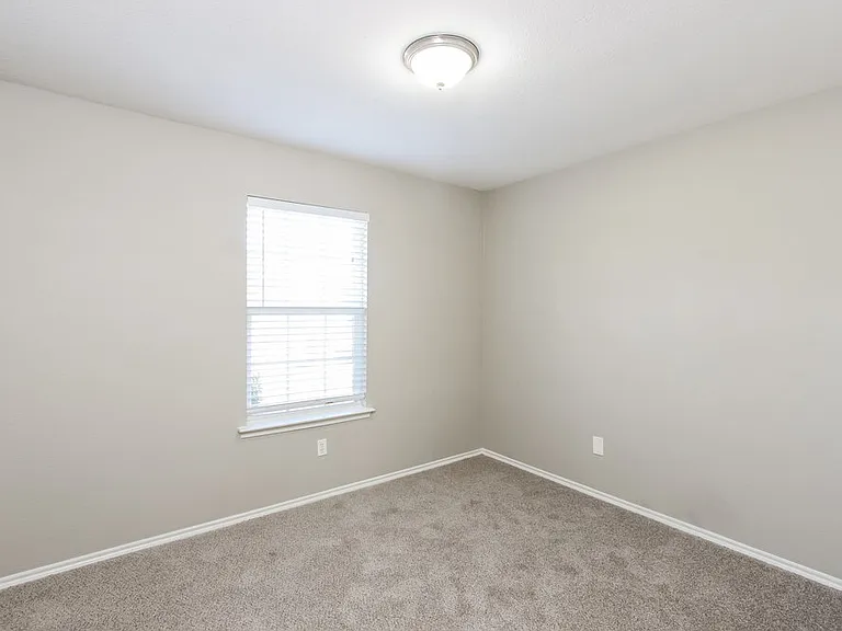 714 Nichols Dr — Photo 16