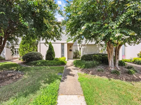 4392 Point West Dr, Portsmouth, VA 23703