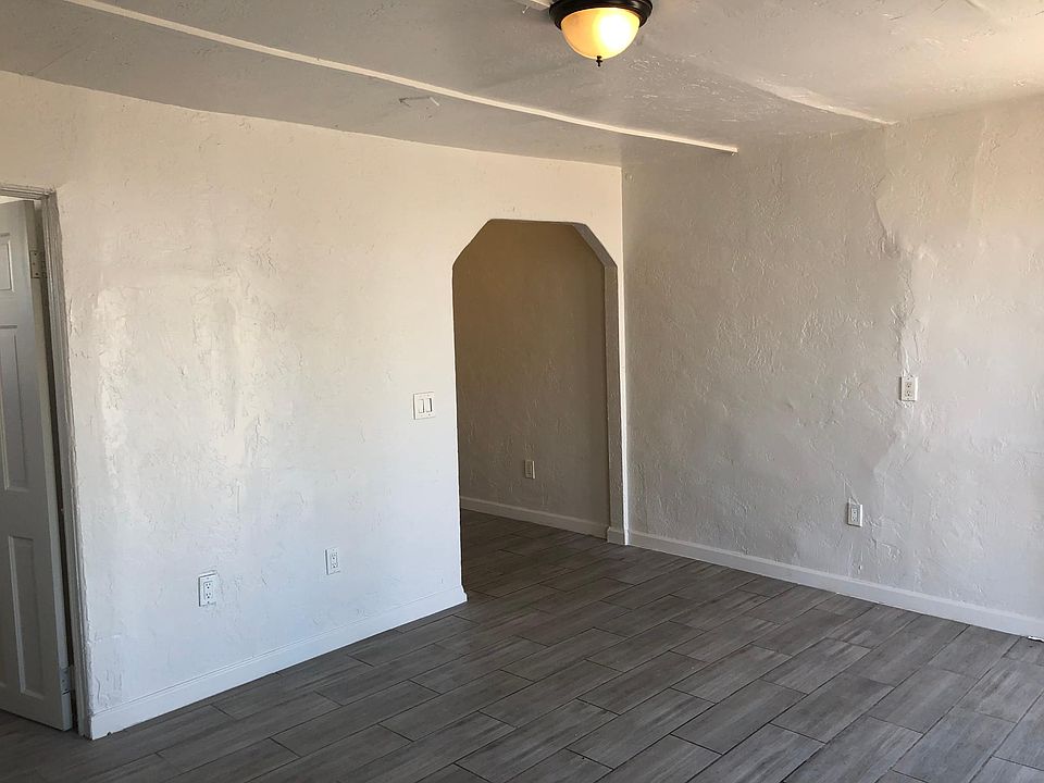 2nd image of 1930 W Van Buren St #19