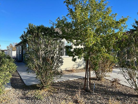 3rd image of 2325 Mariposa Ave