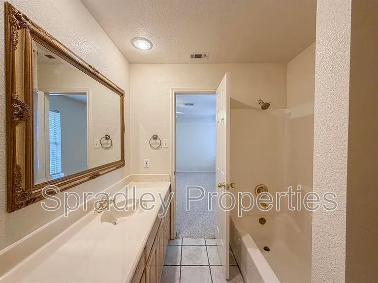 2024 S 55th St — Photo 11