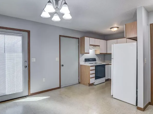 3205 Oak Knoll Dr #4, Eau Claire, WI 54701