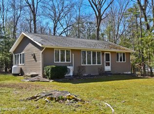 184 Oak Ln, Cresco, PA 18326