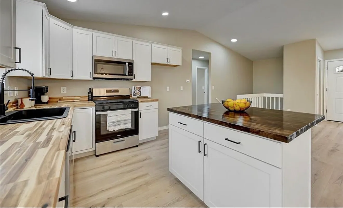 3 bed, 2301 sqft, $2,750 — Photo 4
