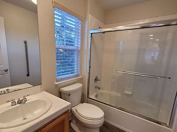 5th image of 634 McGinnis Cir #A