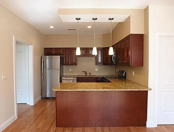 1 bed, 690 sqft, $1,700 — Photo 2
