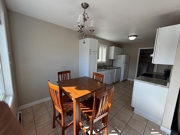 3rd image of 942 W Birch St #3