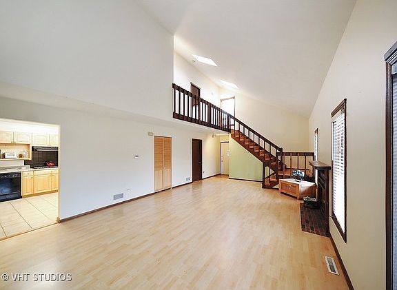 3rd image of 597 Pine Grove Ave