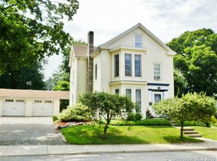 45 Pleasant St, Groton, CT 06340