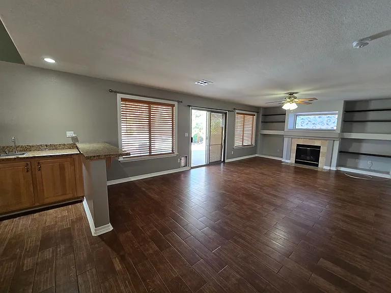 8244 W Gilmore Ave — Photo 14