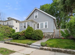 26 Edgebrook Rd, West Roxbury, MA 02132