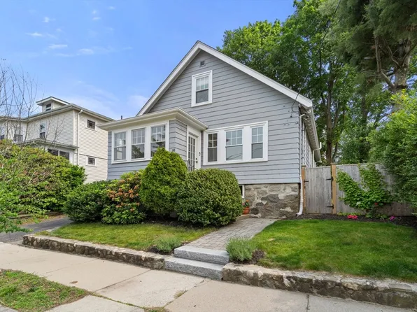 26 Edgebrook Rd, West Roxbury, MA 02132