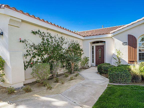 3rd image of 60735 Living Stone Dr