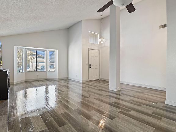 3rd image of 903 E Atlantic Ave
