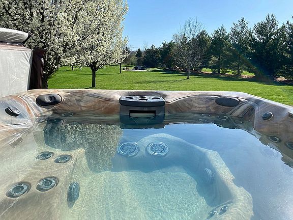 Master Spa tub 2.5 years old