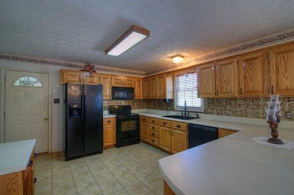 4th image of 16278 Butler Dr