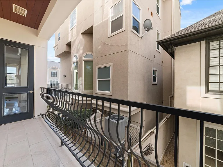 2221 Welch St #201 — Photo 30