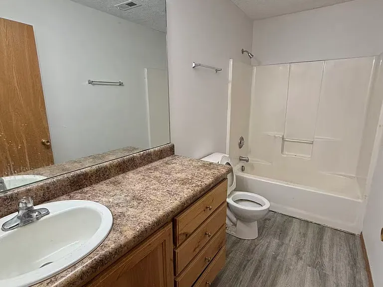 640 S Kansas Ave — Photo 13