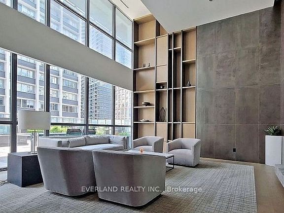 2nd image of 7 Grenville St #5706
