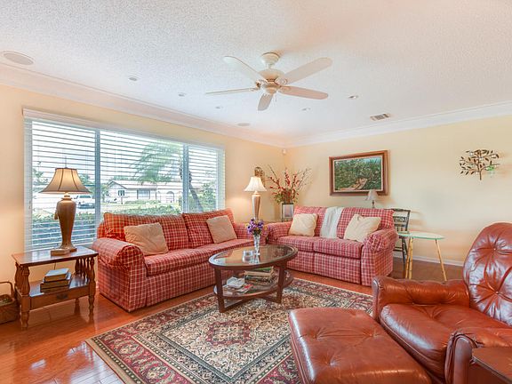 4th image of 651 West Dr
