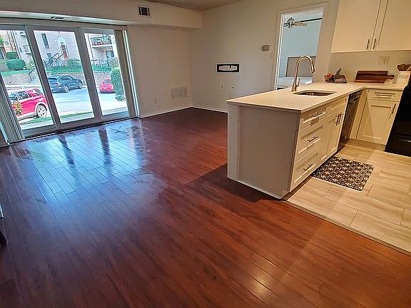Natural sunlight with patio.