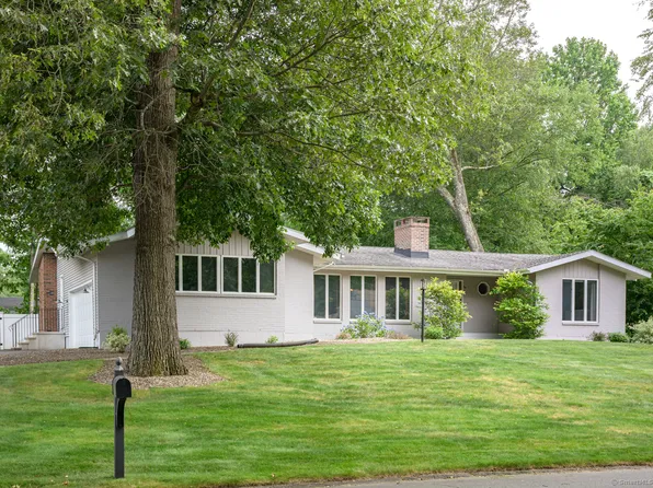 66 Del Prado Drive, Bristol, CT 06010