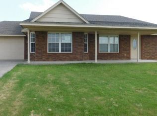 217 Glover Cir, Elgin, OK 73538
