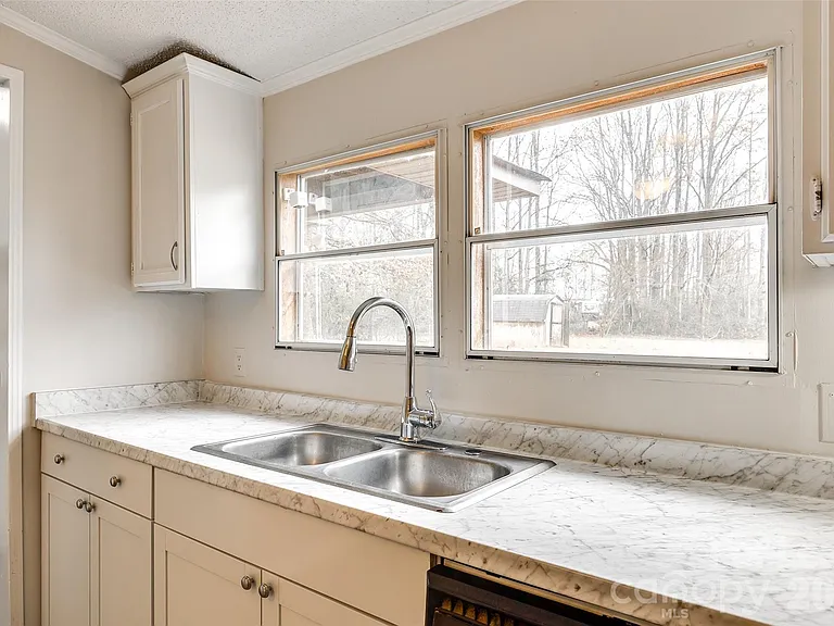 128 Summerglen Dr — Photo 11