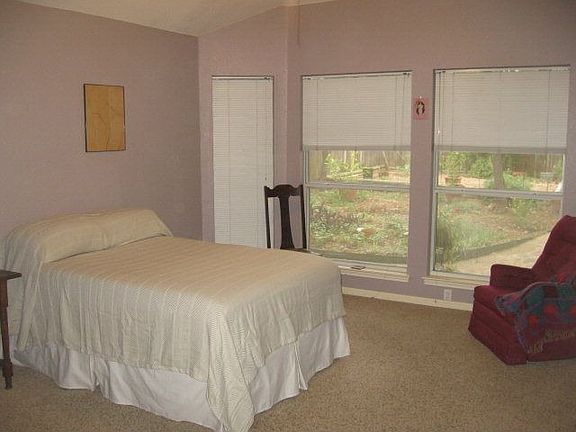 5th image of 1912 Ramona Cir