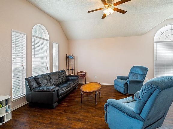 3rd image of 906 Blossomwood Ct