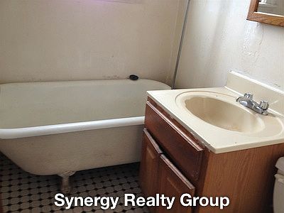 2nd image of 401 6th St APT 7