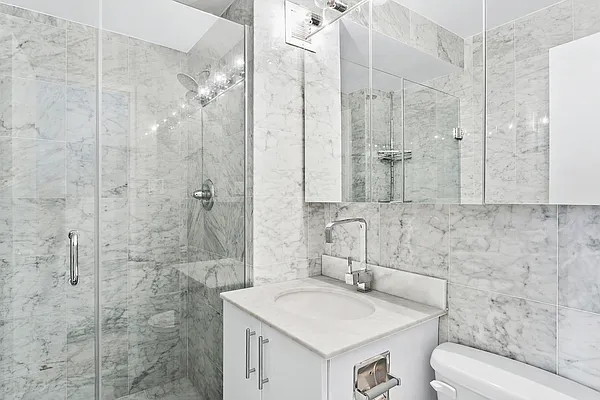 Rented by R New York | media 18