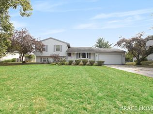 6076 Adacroft Dr SE, Ada, MI 49301