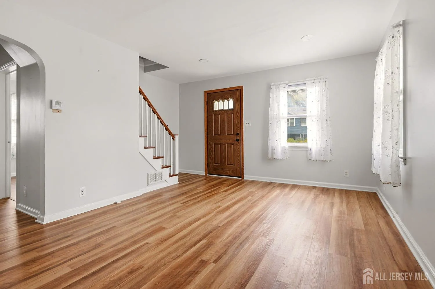 4 bed, 1.0 bath, 1092 sqft, $3,500 — Photo 4