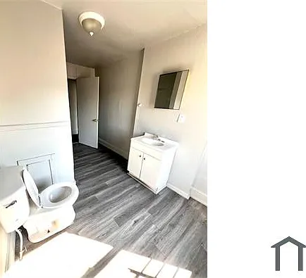 121 W Marshall St — Photo 17