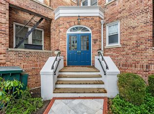 169 Mason St APT 3B, Greenwich, CT 06830