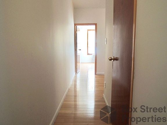 3rd image of 274 Nassau Ave APT 3R