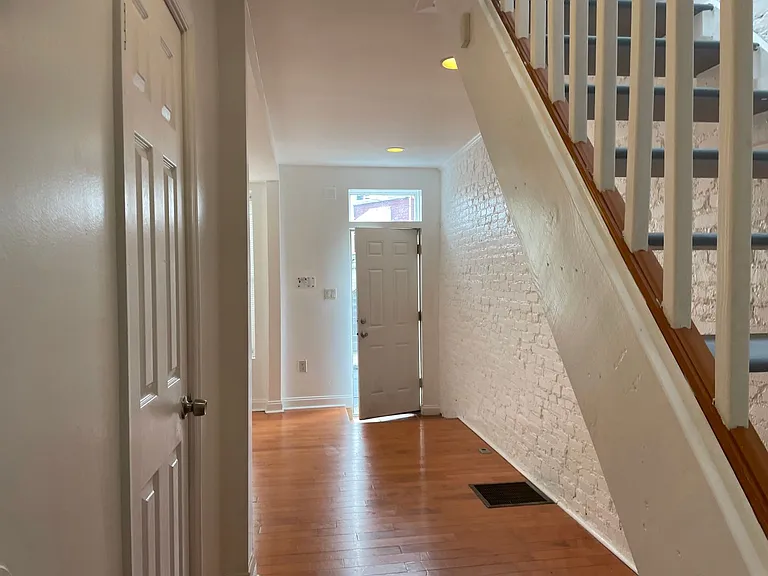 864 Carroll St — Photo 4