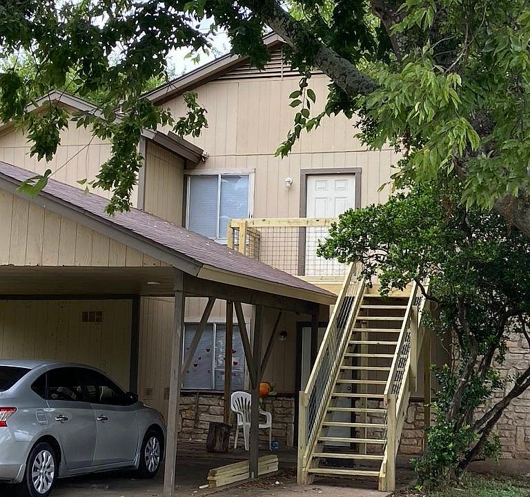 1st image of 2110 Deer Run Dr #B