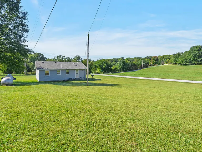 1415 W Inman Rd — Photo 23