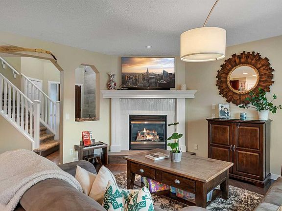 4th image of 28 E Cranwell Cres SE
