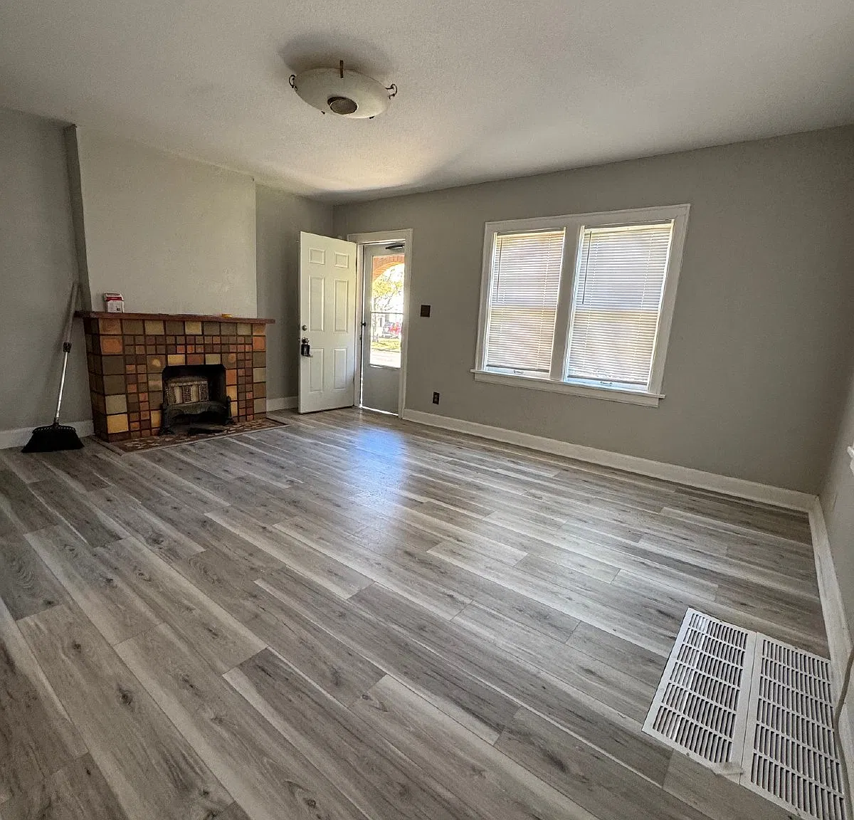 2 bed, 1.5 bath, 1104 sqft, $895 — Photo 4
