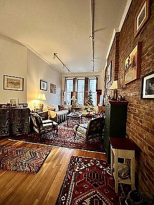 3rd image of 140 W 74th St APT 3B