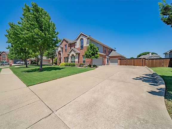 3rd image of 1018 Amesbury Dr