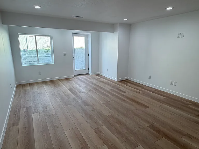 993 W Fairfield Rd — Photo 3