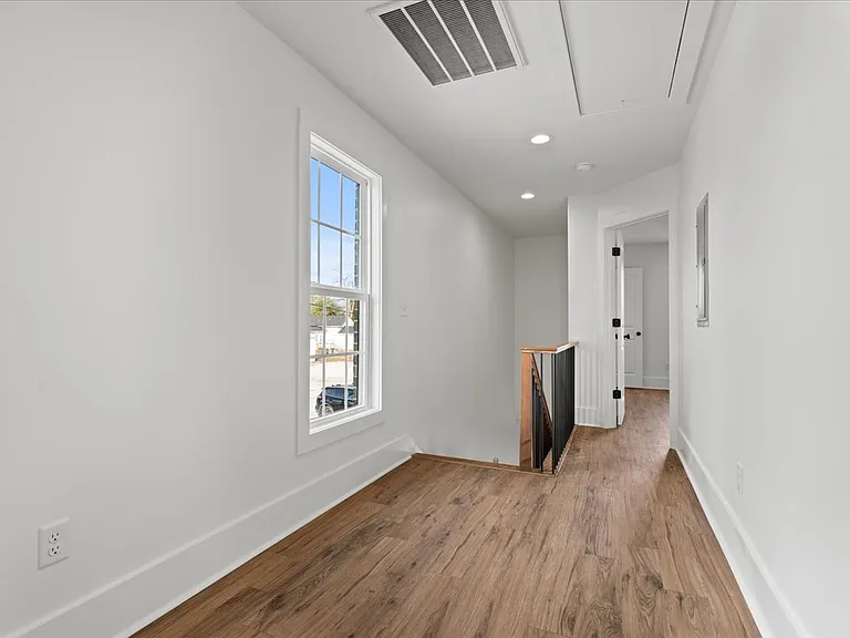 501 W Cheves St E — Photo 23