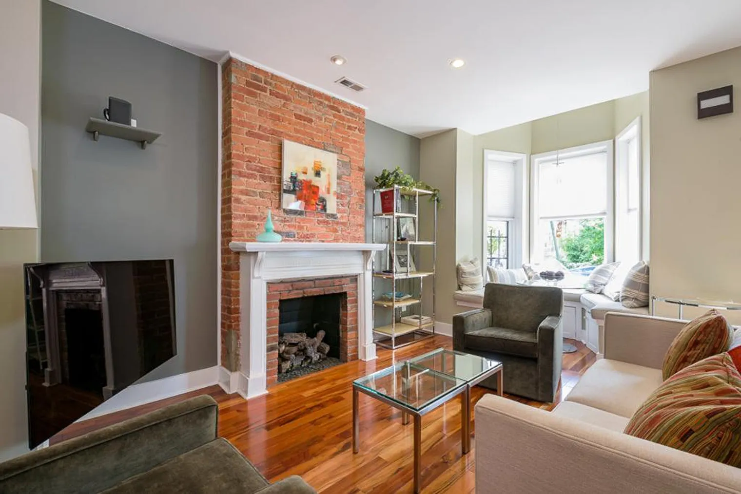 2 bed, 2.5 bath, 16145 sqft, $6,002 — Photo 1