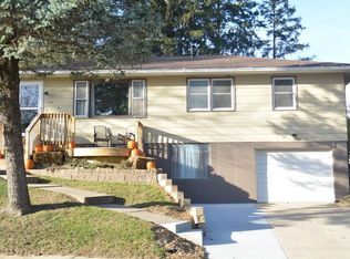 108 36th Ave SW, Cedar Rapids, IA 52404