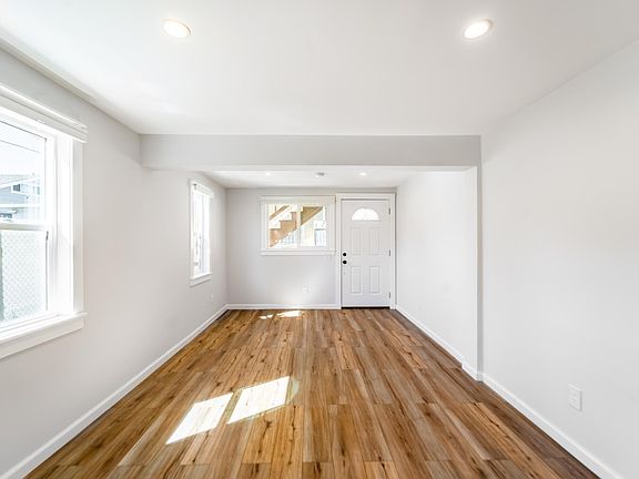 3rd image of 4932 Arlington Ave #3/4