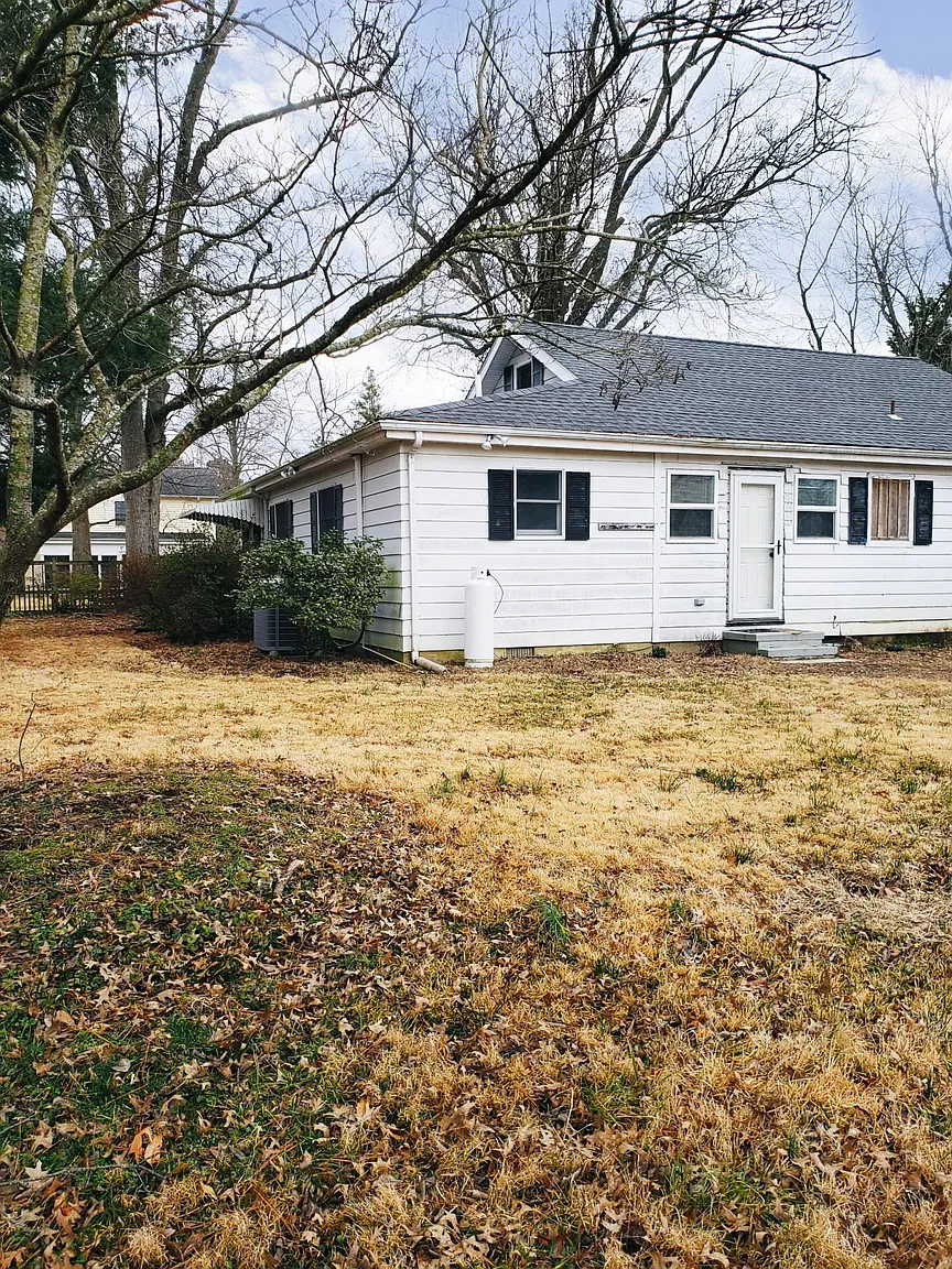 22283 Colton St photo 1